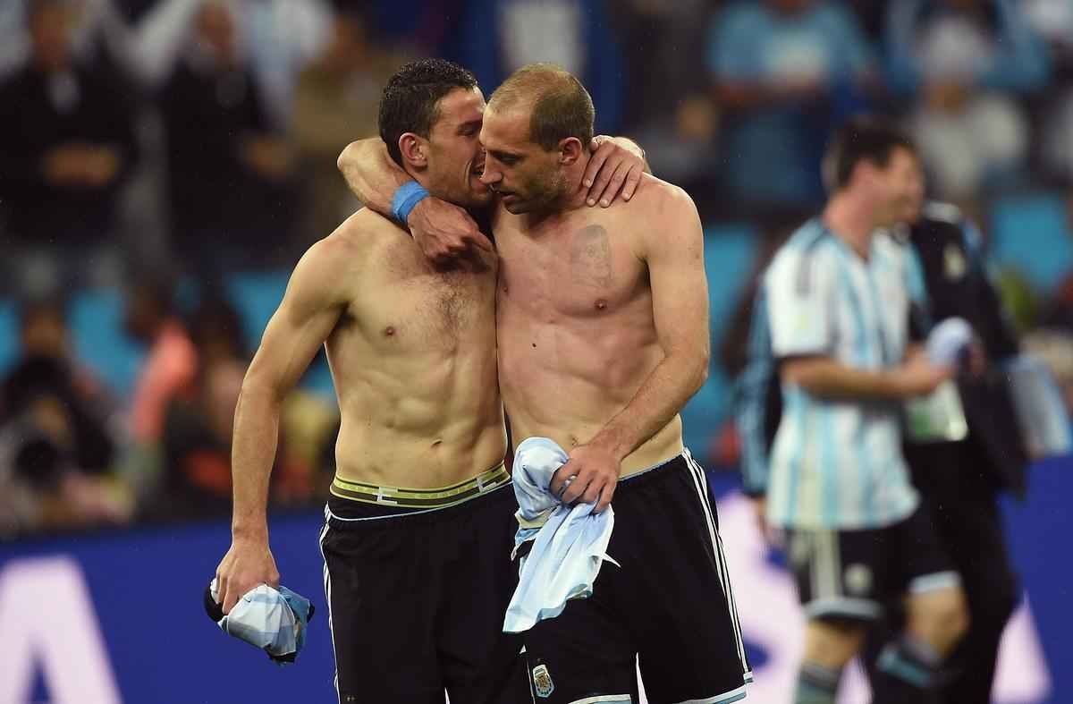 Na deciso por pnaltis, Romero pegou duas cobranas da Holanda e deu incio a uma grande festa no Itaquero