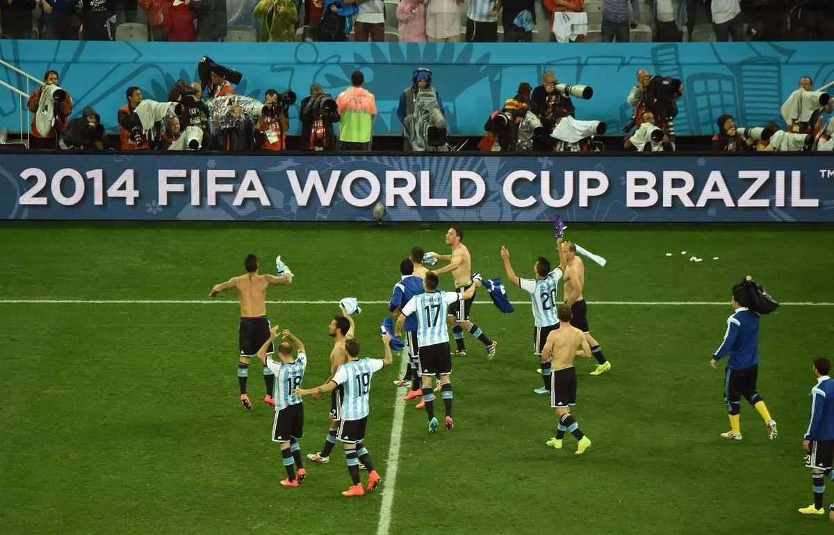 Na deciso por pnaltis, Romero pegou duas cobranas da Holanda e deu incio a uma grande festa no Itaquero