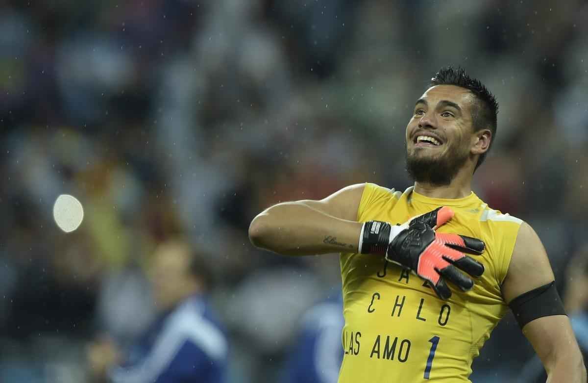 Na deciso por pnaltis, Romero pegou duas cobranas da Holanda e deu incio a uma grande festa no Itaquero