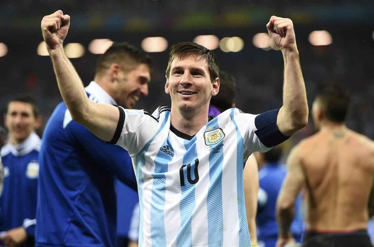 Na deciso por pnaltis, Romero pegou duas cobranas da Holanda e deu incio a uma grande festa no Itaquero