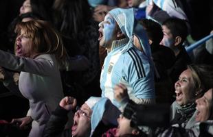 Principal avenida da capital argentina foi tomada por milhares de torcedores