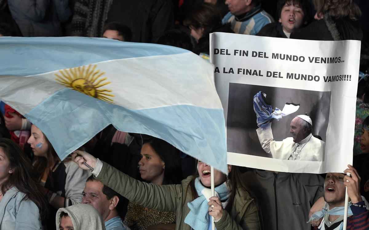 Principal avenida da capital argentina foi tomada por milhares de torcedores