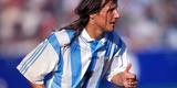 Claudio Caniggia - atuou nas Copas de 1990, 1994 e 2002. Se recusou a cortar o cabelo em 1998 e foi deixado fora da Copa por Daniel Passarela 