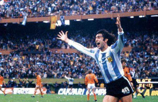 Mario Kempes - campeo mundial com Argentina em 1978