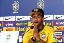 Reações de Neymar durante entrevista coletiva na Granja