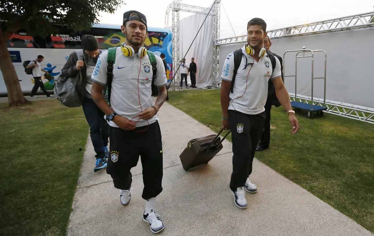 Jogadores da Seleo Brasileira desembarcaram em Braslia nesta sexta-feira para a disputa do terceiro lugar do Mundial