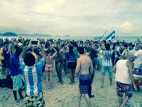 Argentinos lotam areias de Copacabana neste sábado