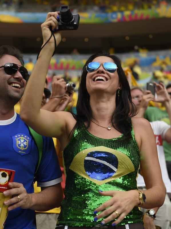 Fotos dos torcedores na deciso de terceiro lugar entre Brasil e Holanda