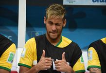 Do banco de reservas, Neymar acompanha decisão de terceiro lugar
