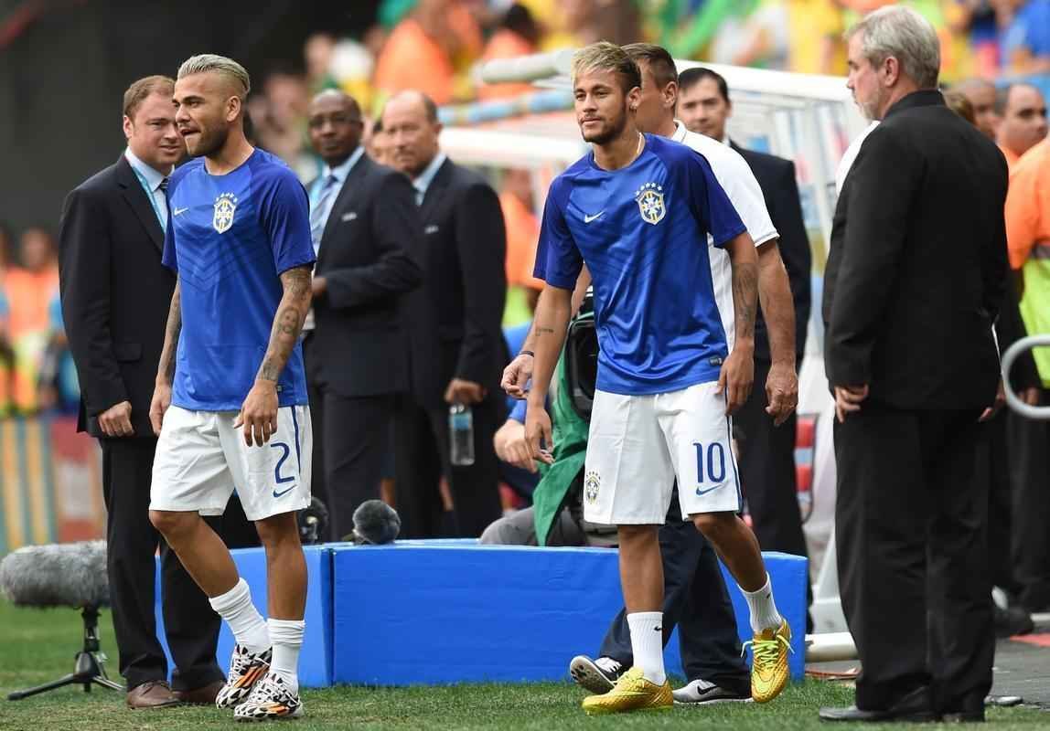 Do banco de reservas, Neymar acompanha deciso de terceiro lugar entre Brasil e Holanda