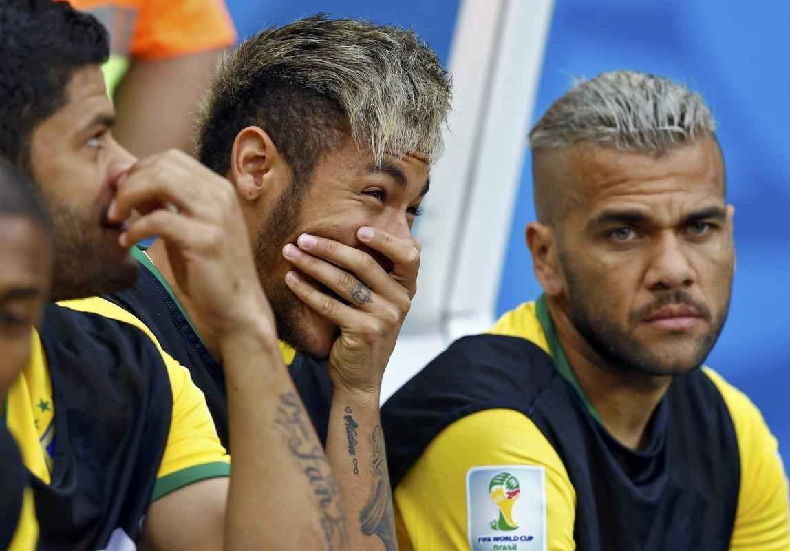 Do banco de reservas, Neymar acompanha deciso de terceiro lugar entre Brasil e Holanda