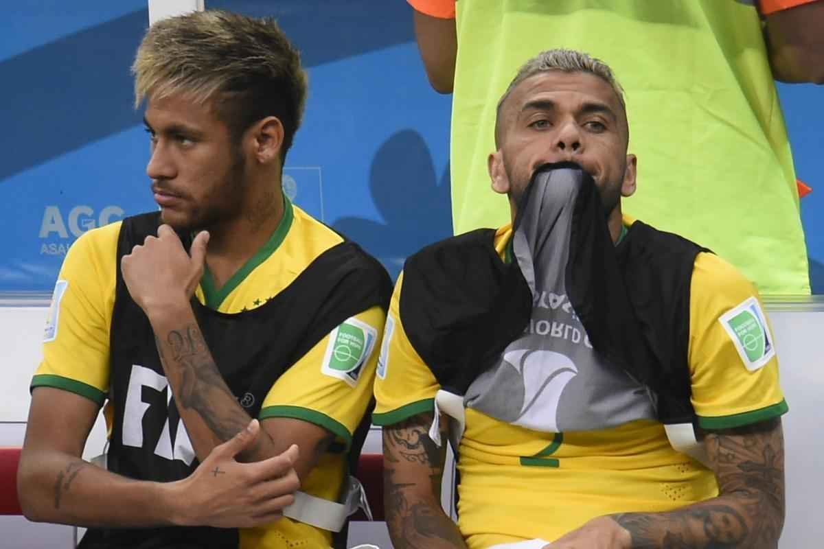 Do banco de reservas, Neymar acompanha deciso de terceiro lugar entre Brasil e Holanda 