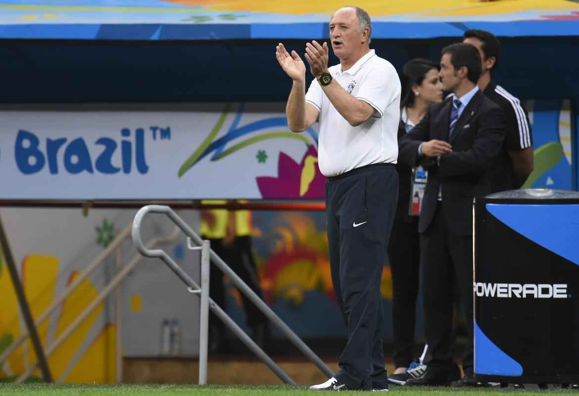 Felipo se mostrou tenso e descontente durante o jogo de despedida da Copa do Mundo