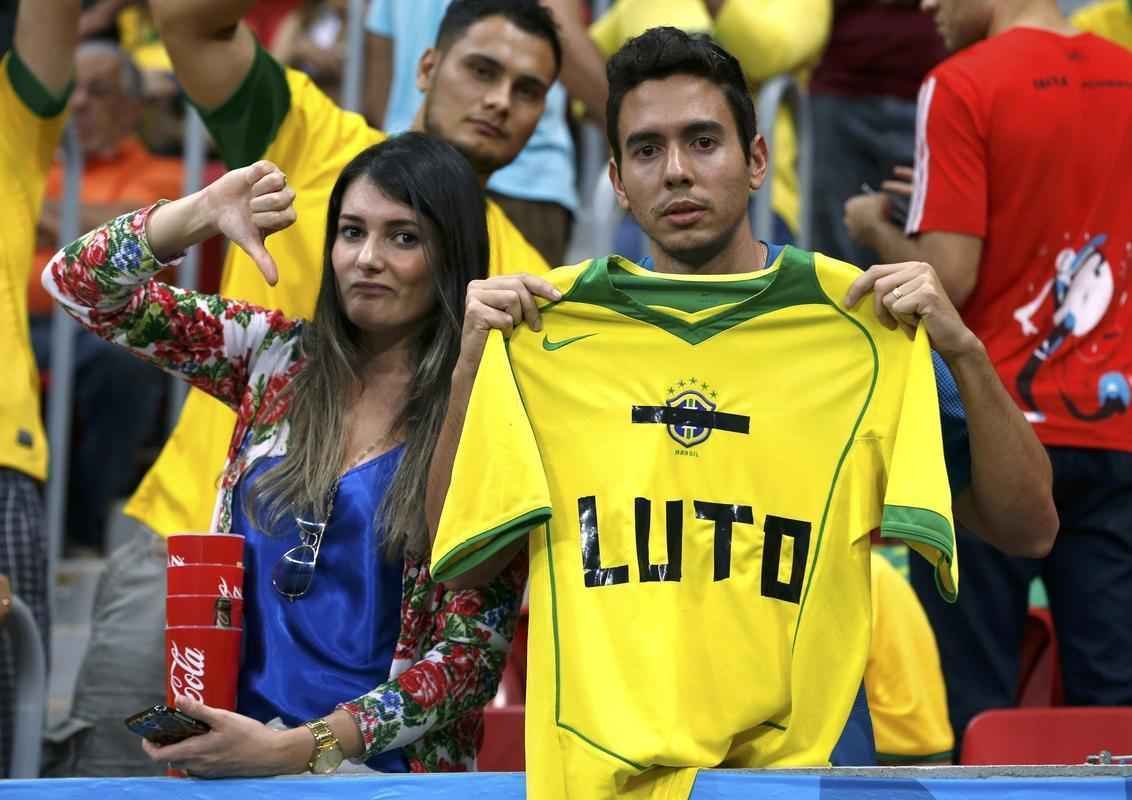 Seleo Brasileira foi goleada por 3 a 0 pela Holanda, neste sbado, em Braslia