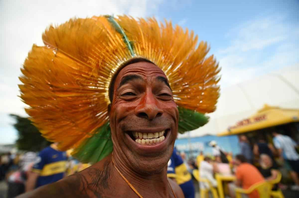 Cerca de 70 mil argentinos esto no Rio de Janeiro para a final da Copa, neste domingo, contra a Alemanha, no Maracan. A praia de Copacabana  o local mais procurado por eles. Neste sbado, desde as primeiras horas, as areias ficaram tomadas e houve muita festa, com msica, bebida e banhos de mar