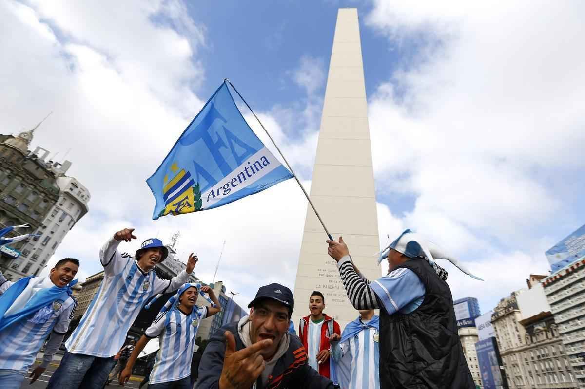 Buenos Aires colorida de azul e branco neste domingo de final de Copa do Mundo