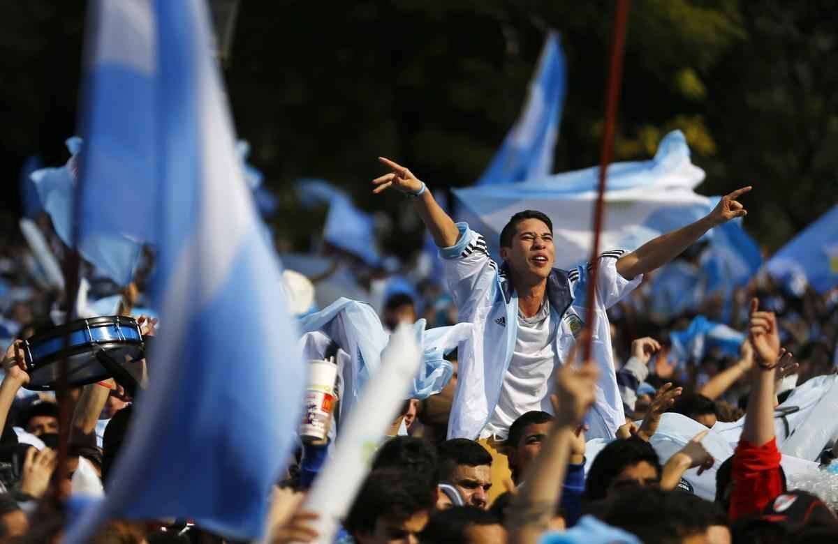 Buenos Aires colorida de azul e branco neste domingo de final de Copa do Mundo