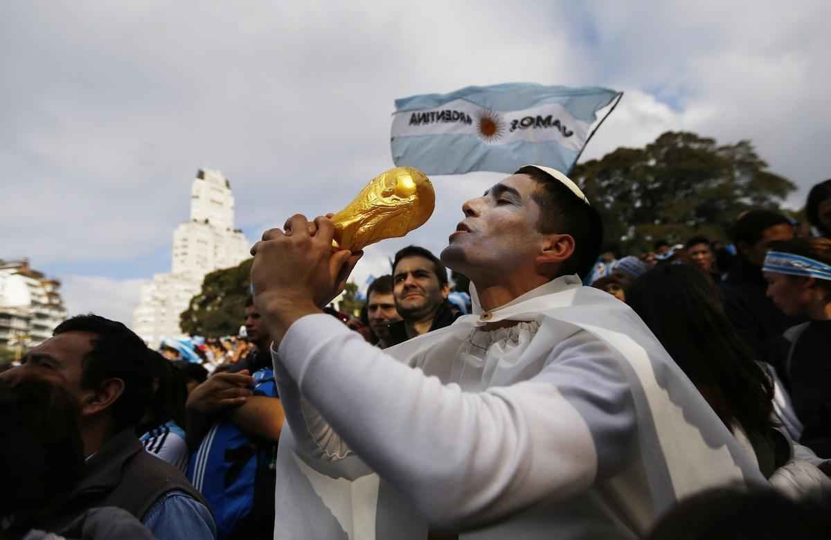 Buenos Aires colorida de azul e branco neste domingo de final de Copa do Mundo
