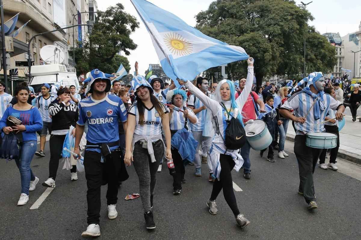 Buenos Aires colorida de azul e branco neste domingo de final de Copa do Mundo
