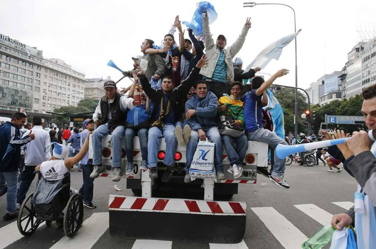 Buenos Aires colorida de azul e branco neste domingo de final de Copa do Mundo