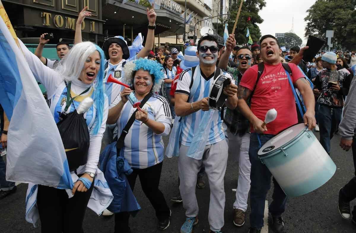 Buenos Aires colorida de azul e branco neste domingo de final de Copa do Mundo