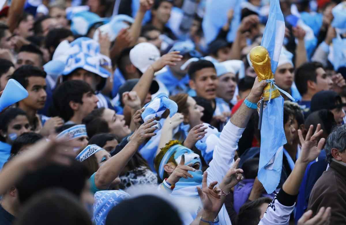 Buenos Aires colorida de azul e branco neste domingo de final de Copa do Mundo