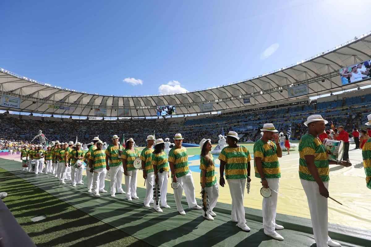 Astros da msica, como Shakira, Santana, Ivete Sangalo, Carlinhos Brown e Alexandre Pires participaram da festa no Maracan