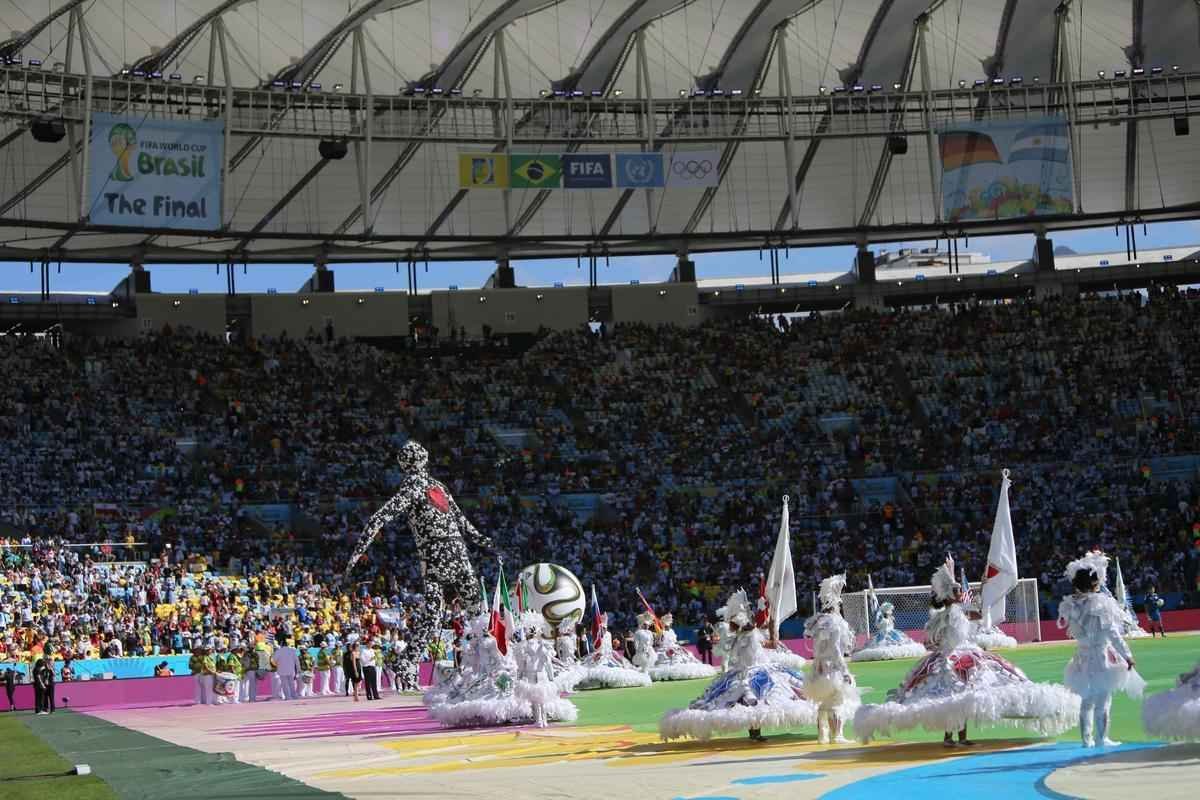 Astros da msica, como Shakira, Santana, Ivete Sangalo, Carlinhos Brown e Alexandre Pires participaram da festa no Maracan