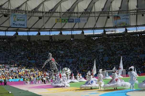 Astros da msica, como Shakira, Santana, Ivete Sangalo, Carlinhos Brown e Alexandre Pires participaram da festa no Maracan