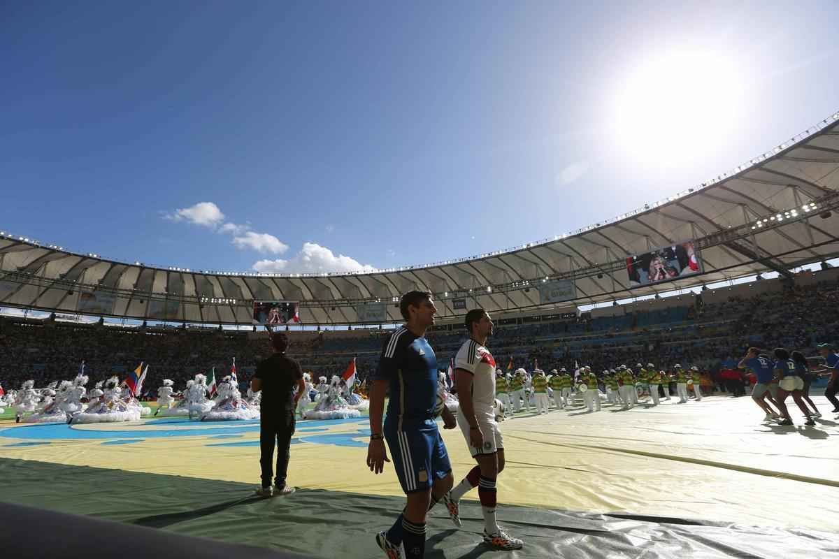 Astros da msica, como Shakira, Santana, Ivete Sangalo, Carlinhos Brown e Alexandre Pires participaram da festa no Maracan