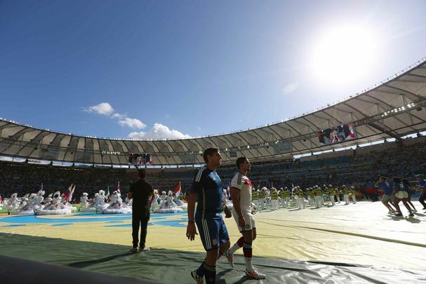 Astros da msica, como Shakira, Santana, Ivete Sangalo, Carlinhos Brown e Alexandre Pires participaram da festa no Maracan