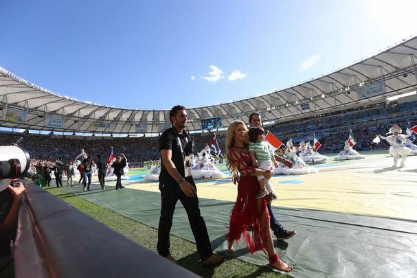 Astros da msica, como Shakira, Santana, Ivete Sangalo, Carlinhos Brown e Alexandre Pires participaram da festa no Maracan