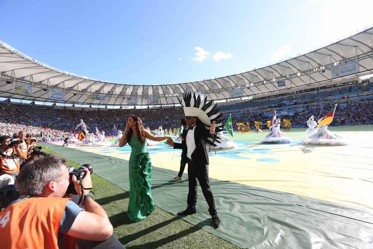 Astros da msica, como Shakira, Santana, Ivete Sangalo, Carlinhos Brown e Alexandre Pires participaram da festa no Maracan