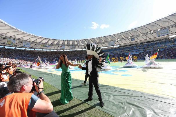 Astros da msica, como Shakira, Santana, Ivete Sangalo, Carlinhos Brown e Alexandre Pires participaram da festa no Maracan
