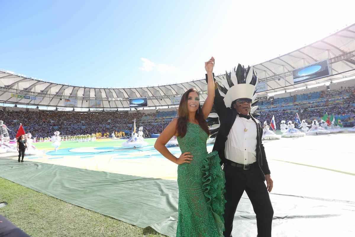 Astros da msica, como Shakira, Santana, Ivete Sangalo, Carlinhos Brown e Alexandre Pires participaram da festa no Maracan