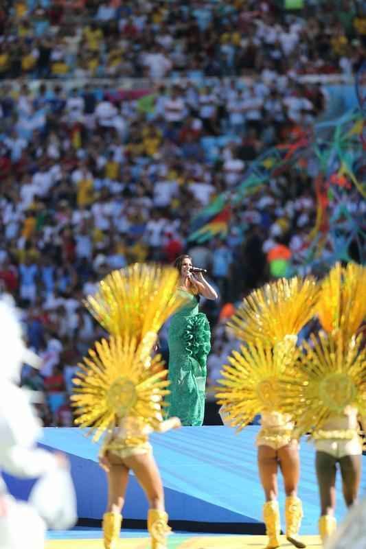 Astros da msica, como Shakira, Santana, Ivete Sangalo, Carlinhos Brown e Alexandre Pires participaram da festa no Maracan
