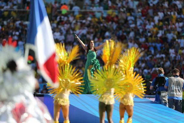 Astros da msica, como Shakira, Santana, Ivete Sangalo, Carlinhos Brown e Alexandre Pires participaram da festa no Maracan