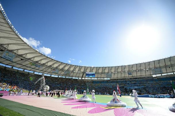 Astros da msica, como Shakira, Santana, Ivete Sangalo, Carlinhos Brown e Alexandre Pires participaram da festa no Maracan
