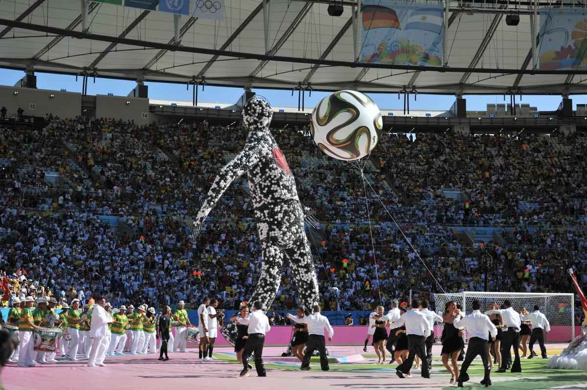 Astros da msica, como Shakira, Santana, Ivete Sangalo, Carlinhos Brown e Alexandre Pires participaram da festa no Maracan