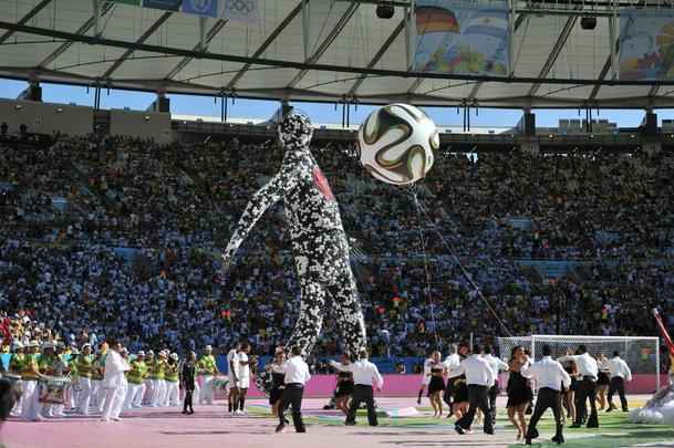 Astros da msica, como Shakira, Santana, Ivete Sangalo, Carlinhos Brown e Alexandre Pires participaram da festa no Maracan
