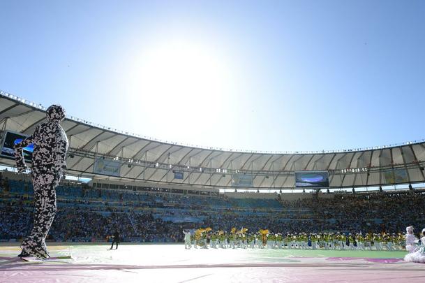 Astros da msica, como Shakira, Santana, Ivete Sangalo, Carlinhos Brown e Alexandre Pires participaram da festa no Maracan