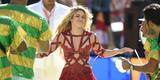 Piqu, do Barcelona, acompanha show da esposa Shakira com o filho no colo