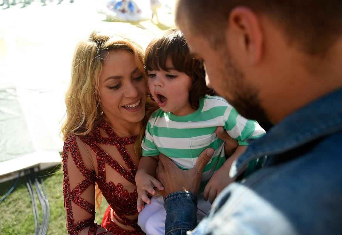 Shakira na festa de encerramento da Copa; na sequncia, ela se encontrou com o marido Piqu, jogador do Barcelona, e com o filho Milan