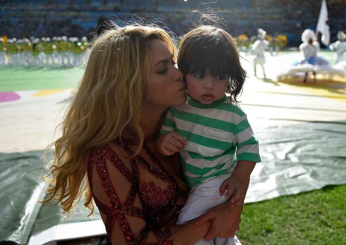 Shakira na festa de encerramento da Copa; na sequncia, ela se encontrou com o marido Piqu, jogador do Barcelona, e com o filho Milan
