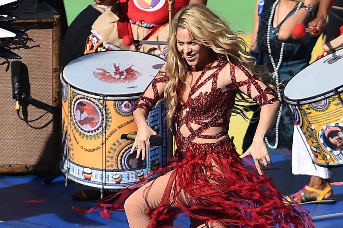 Shakira na festa de encerramento da Copa; na sequncia, ela se encontrou com o marido Piqu, jogador do Barcelona, e com o filho Milan