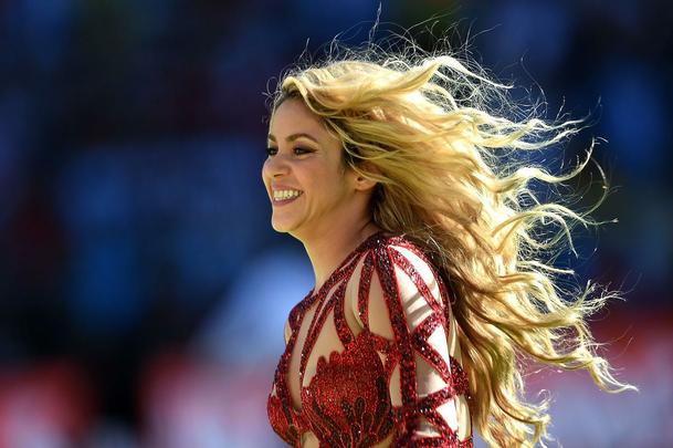 Shakira na festa de encerramento da Copa; na sequncia, ela se encontrou com o marido Piqu, jogador do Barcelona, e com o filho Milan