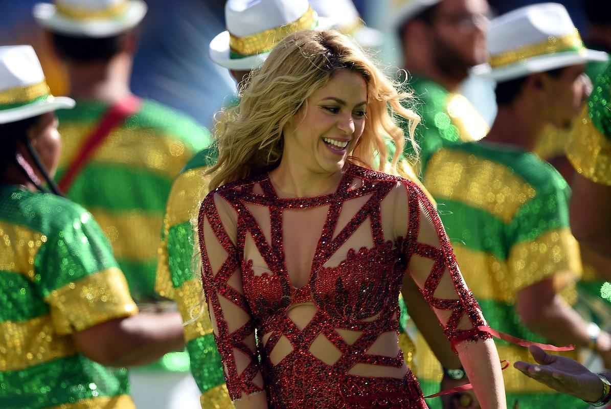 Shakira na festa de encerramento da Copa; na sequncia, ela se encontrou com o marido Piqu, jogador do Barcelona, e com o filho Milan