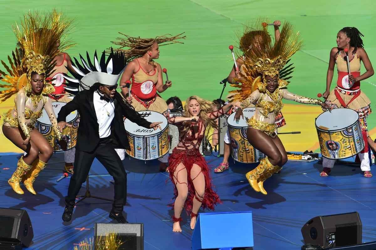 Shakira na festa de encerramento da Copa; na sequncia, ela se encontrou com o marido Piqu, jogador do Barcelona, e com o filho Milan