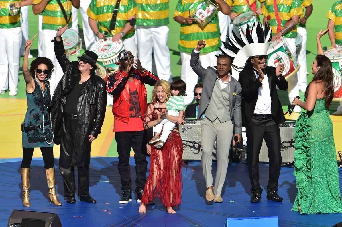 Shakira na festa de encerramento da Copa; na sequncia, ela se encontrou com o marido Piqu, jogador do Barcelona, e com o filho Milan