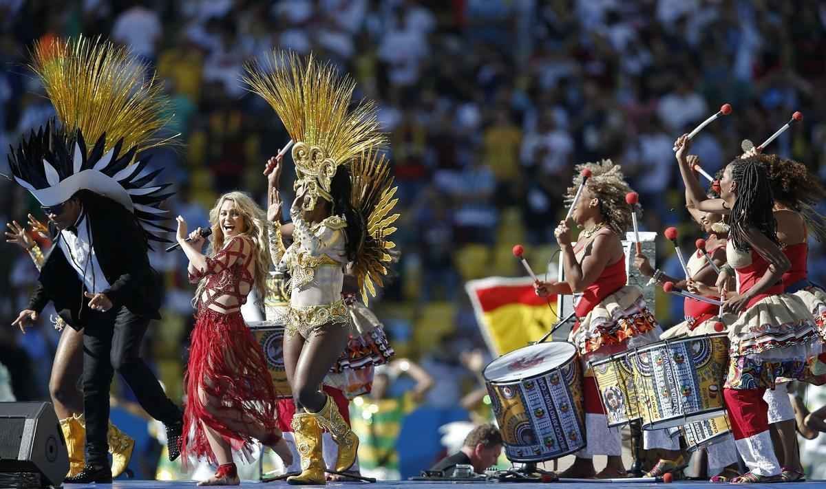 Shakira na festa de encerramento da Copa; na sequncia, ela se encontrou com o marido Piqu, jogador do Barcelona, e com o filho Milan